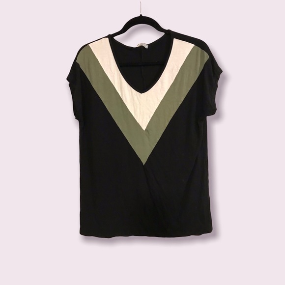 🌟SALE 2/$10.00‼️ MILAN KISS Women’s Black/Olive Color Block Tee size M - Picture 4 of 8